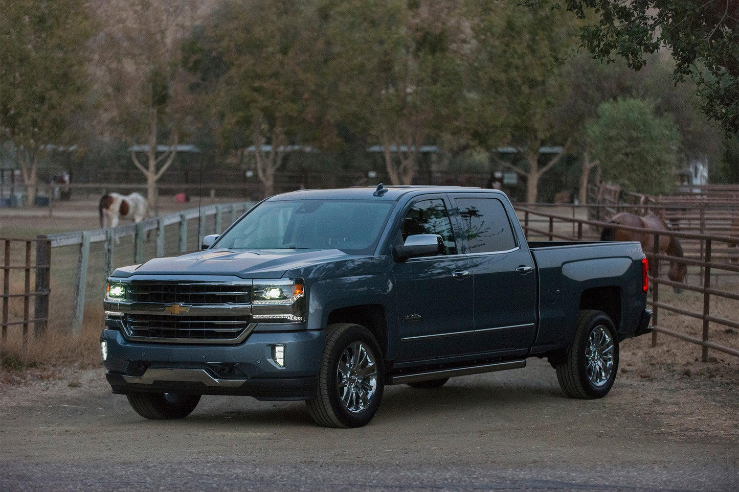 Integrated Reverse Camera Viewing System for 2016-2017 Chevrolet Silverado 7" IOB - Ensight Automotive Solutions -