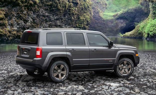 OEM Integrated Reverse Camera Viewing System for 2010-2017 Jeep Patriot - Ensight Automotive Solutions -